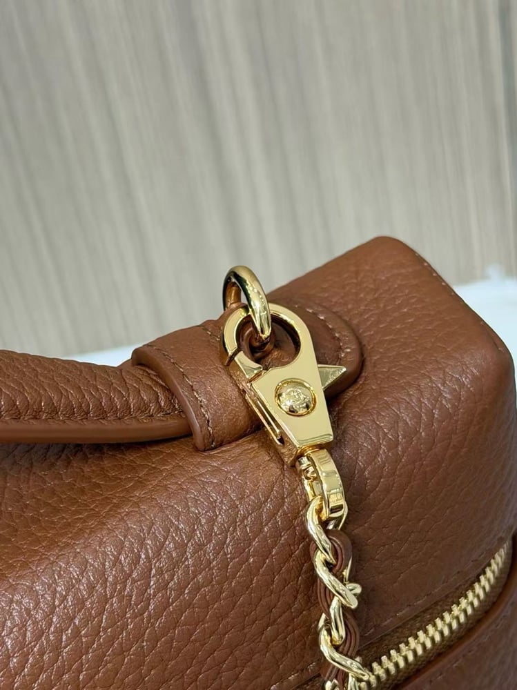 CHANEL 26A size 29cm
