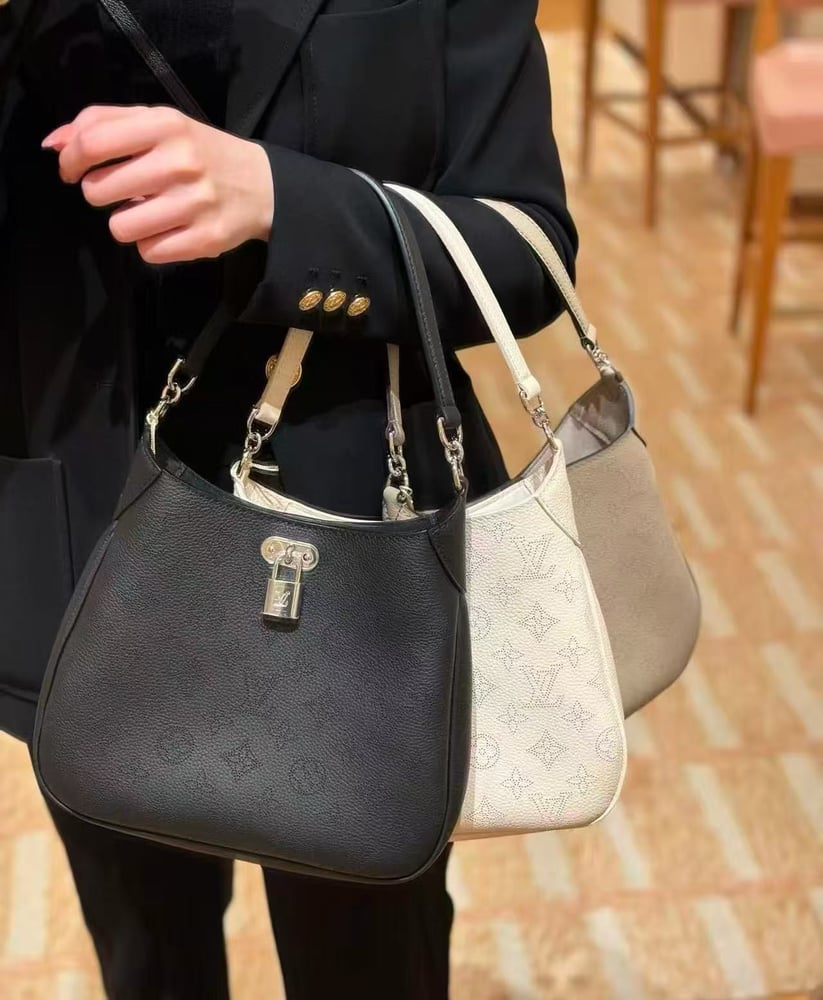 LOUIS VUITTON MONOGRAM size 25cm
