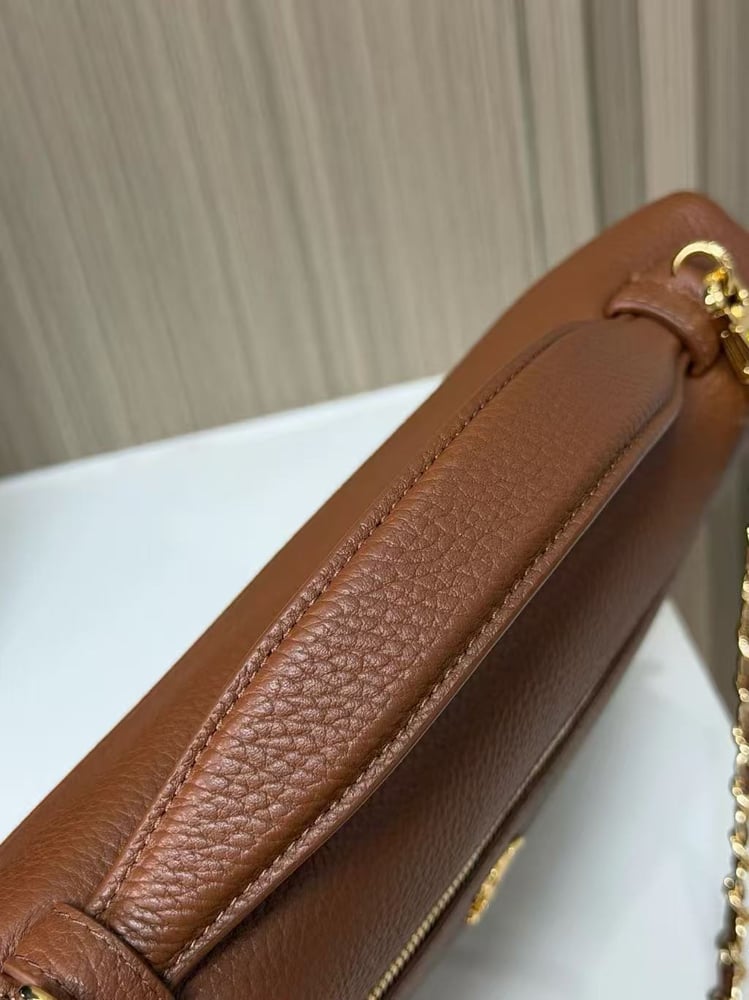 CHANEL 26A size 29cm