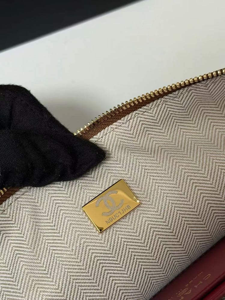 CHANEL 26A size 29cm