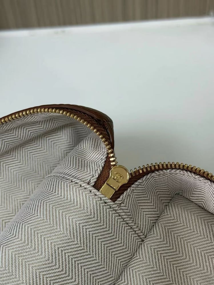 CHANEL 26A size 29cm