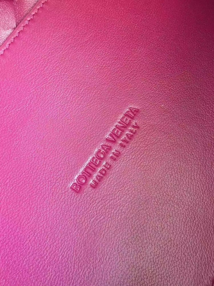 BOTTEGA VENETA Parachute size29.5cm