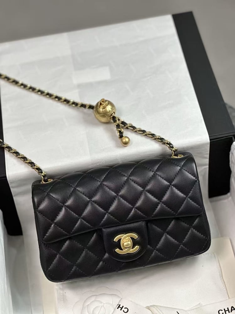 CHANEL FLAP BAG size 20cm