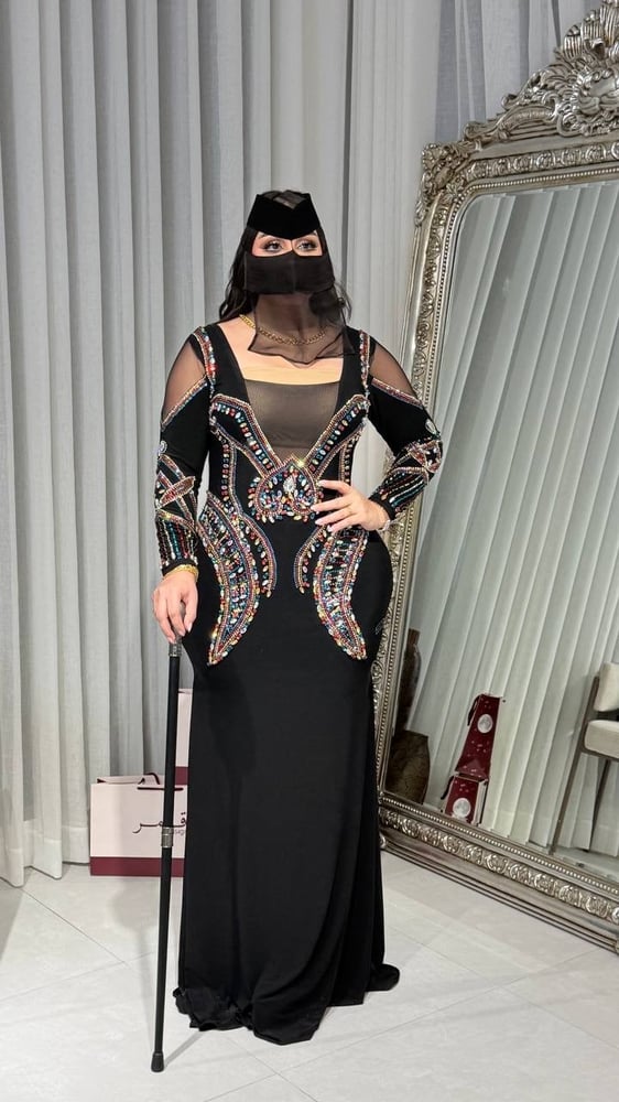 فستان اسود شك
