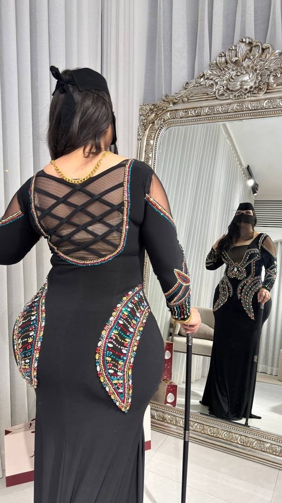 فستان اسود شك