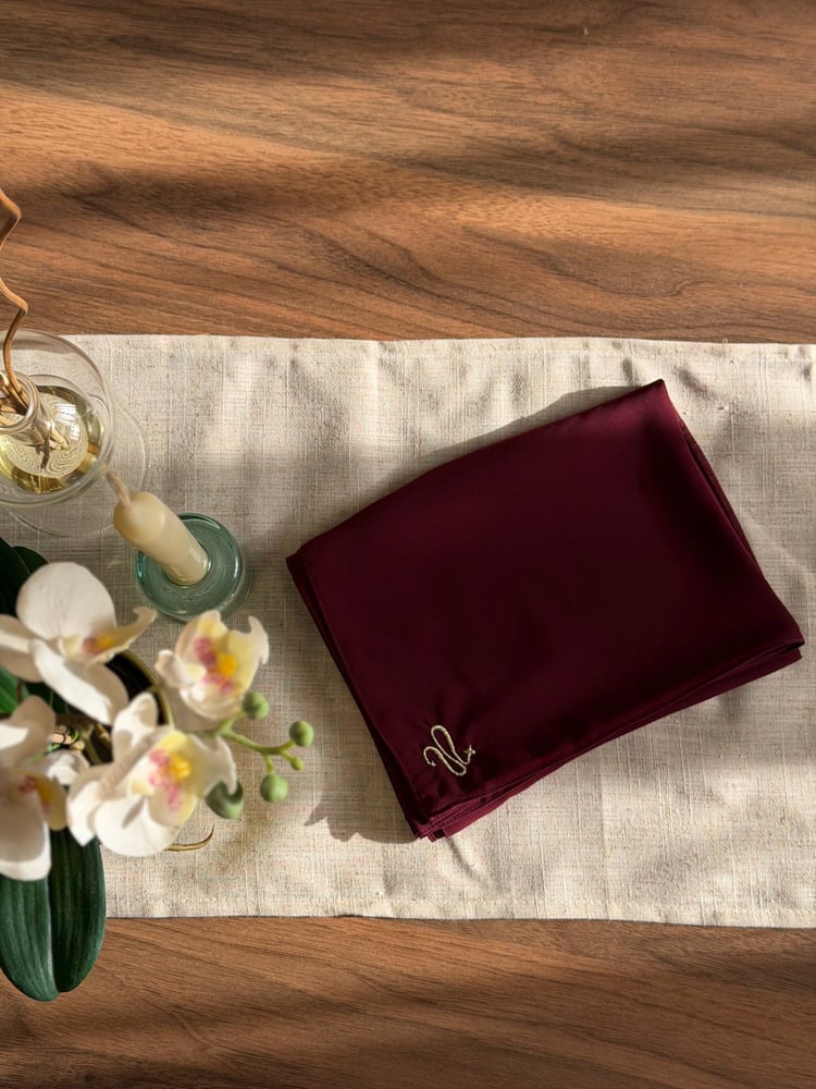Burgundy Scarv