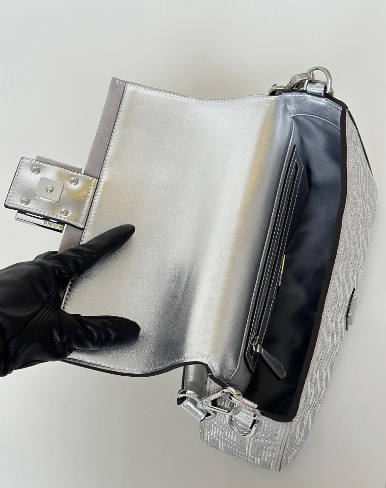 FENDI Medium Baguette Bag