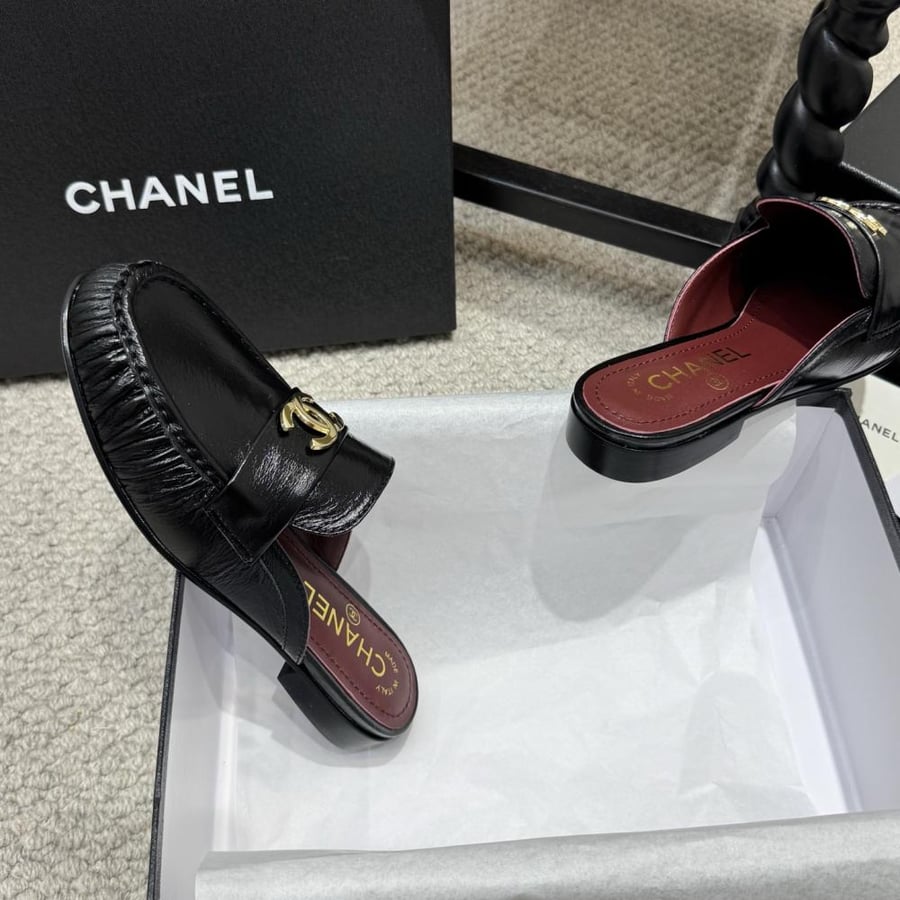CHANEL Mules