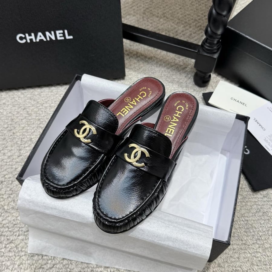 CHANEL Mules