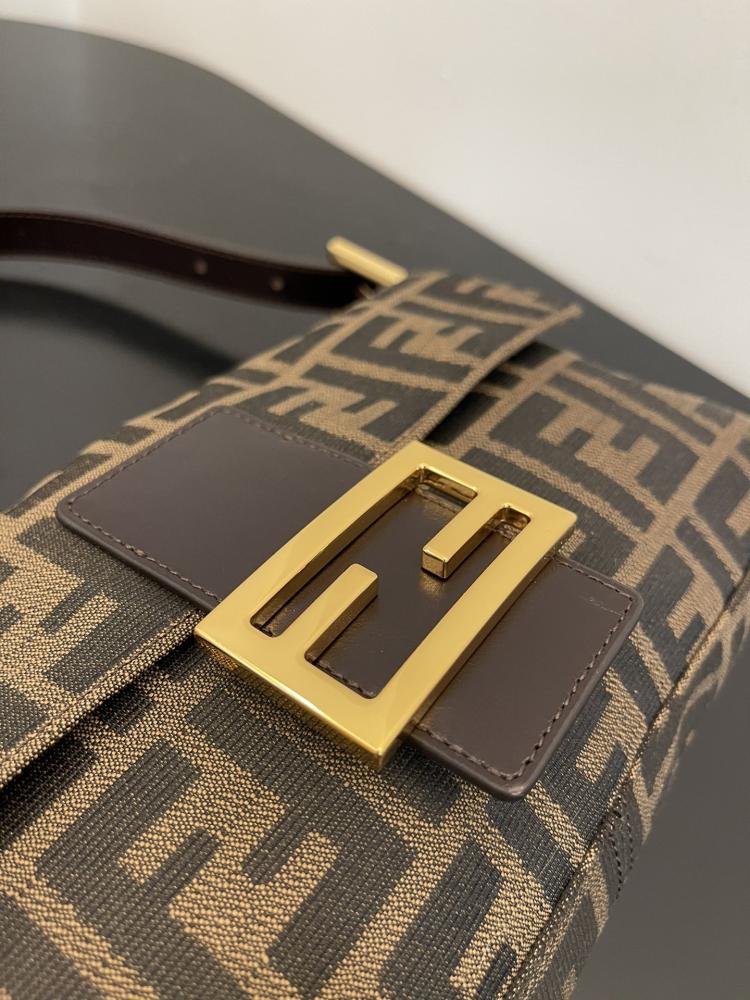 FENDI Baguette Bag