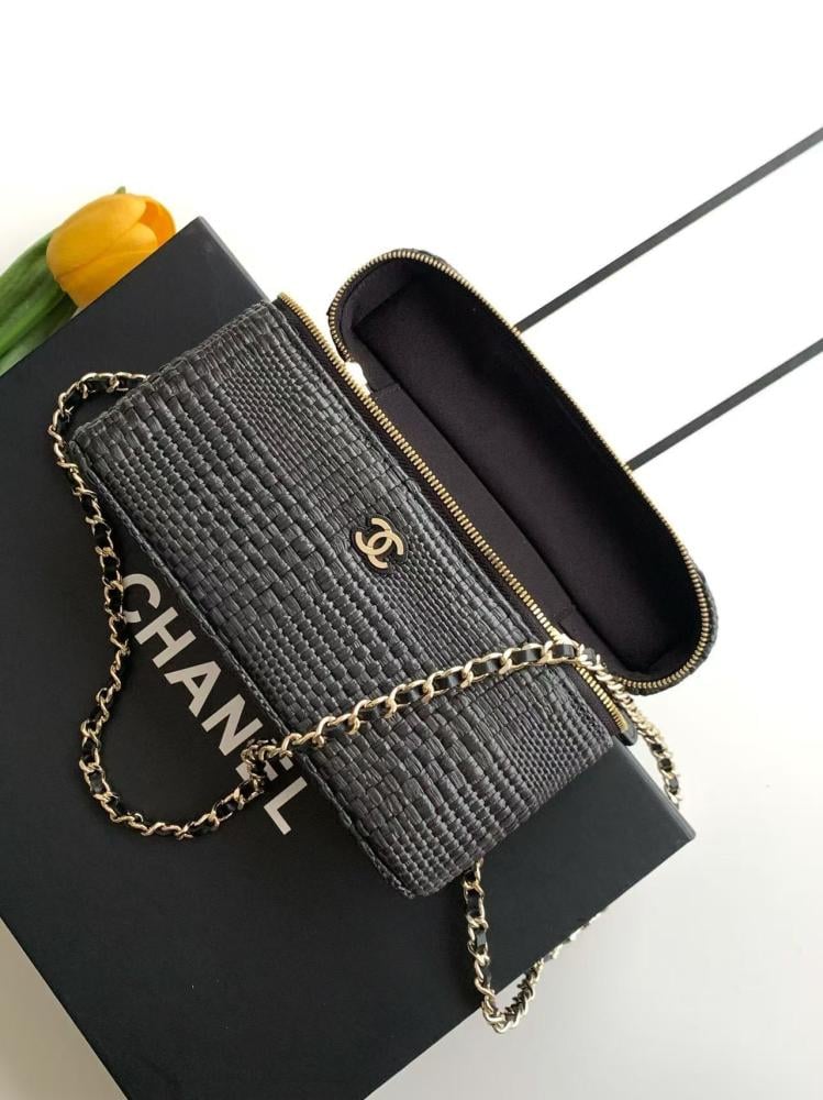 CLASSIC WOVEN STRAW VANITY WITH CHAIN