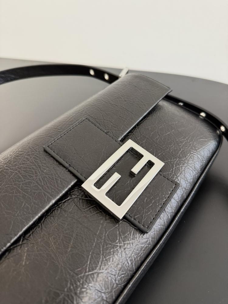 FENDI Baguette Bag