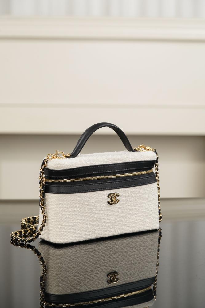 CHANEL Vanity with Chain