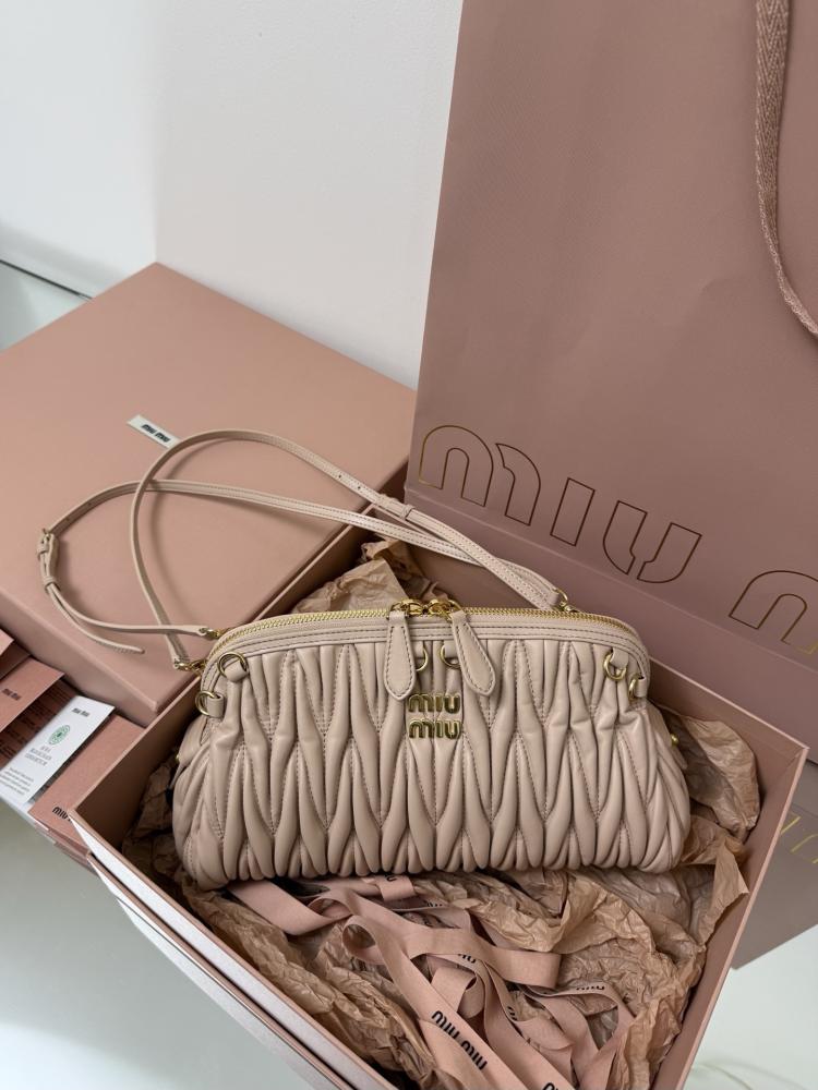 شنطة Miu Miu
