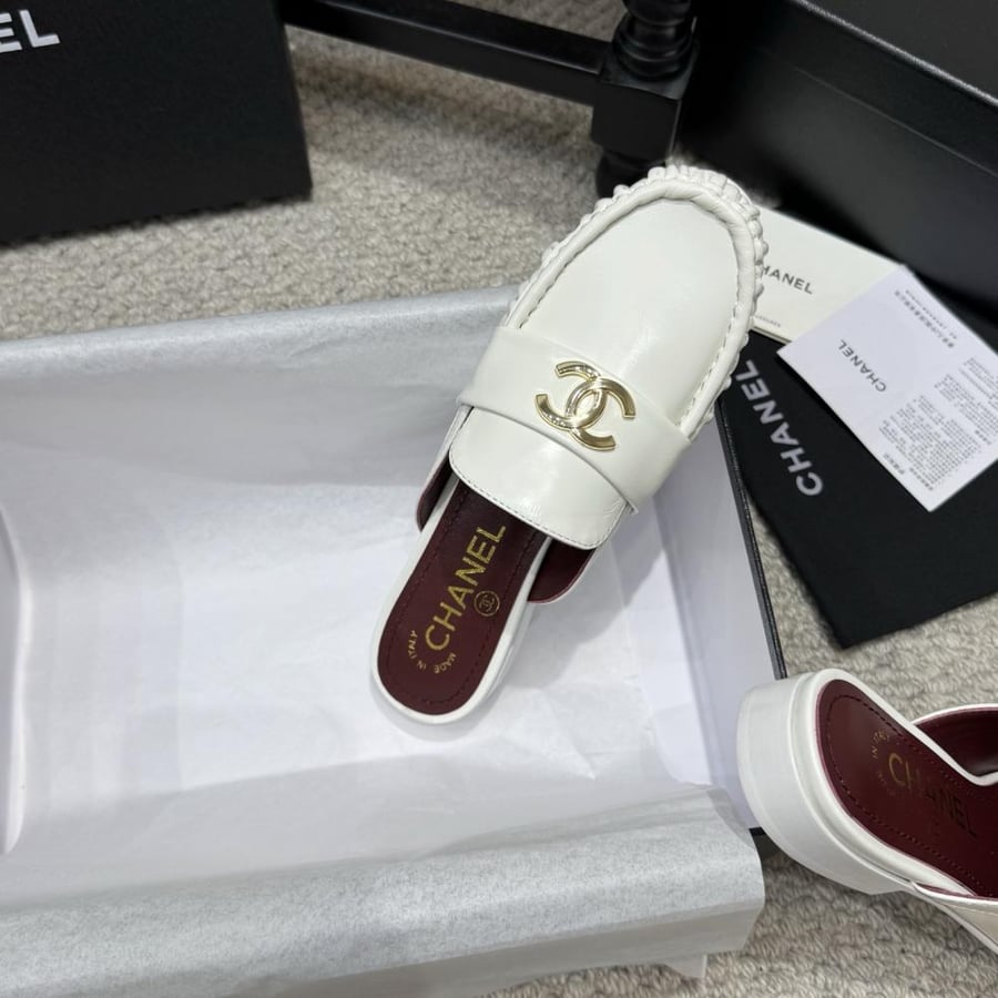 CHANEL Mules