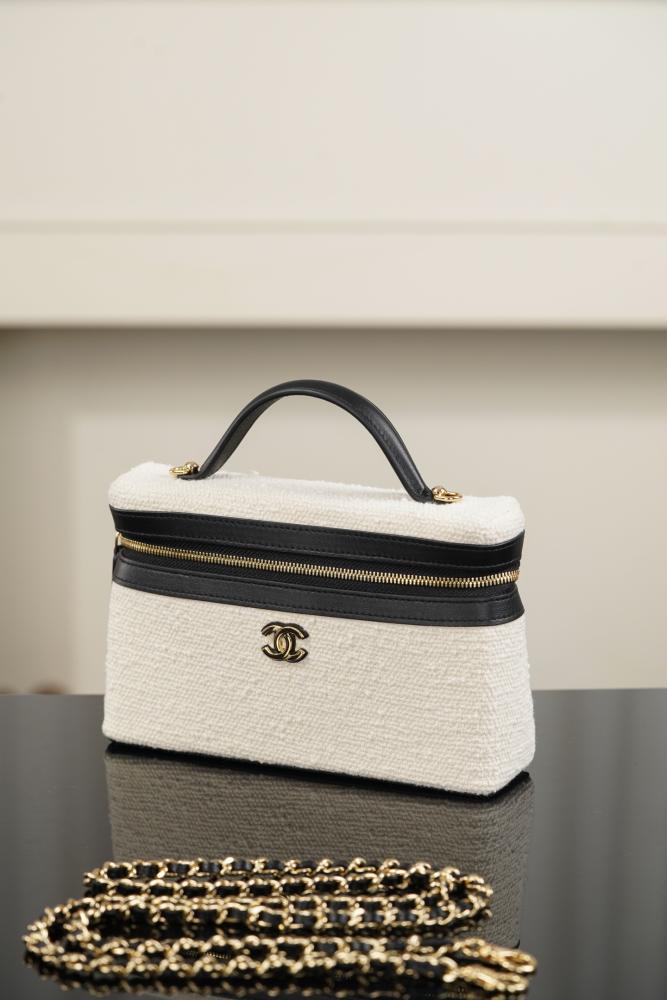 CHANEL Vanity with Chain