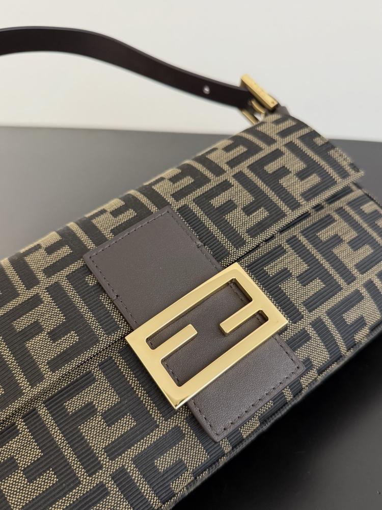 FENDI Baguette Bag