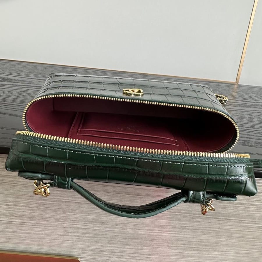 CHANEL Vanity with Chain