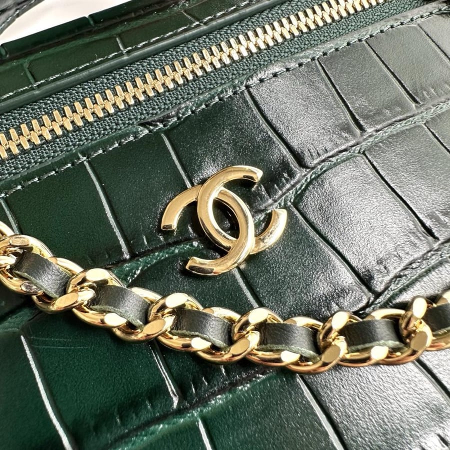 CHANEL Vanity with Chain
