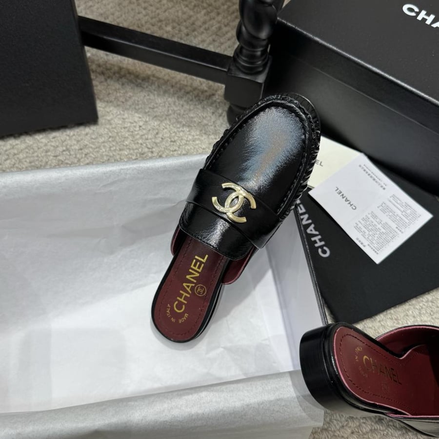 CHANEL Mules