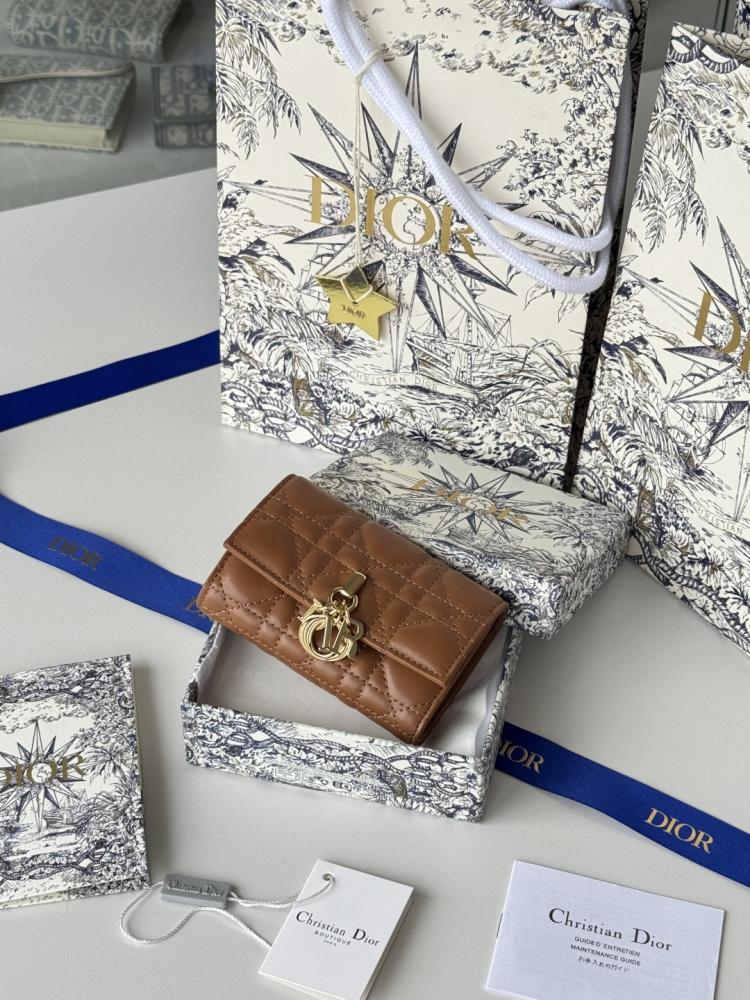 Dior wallet
