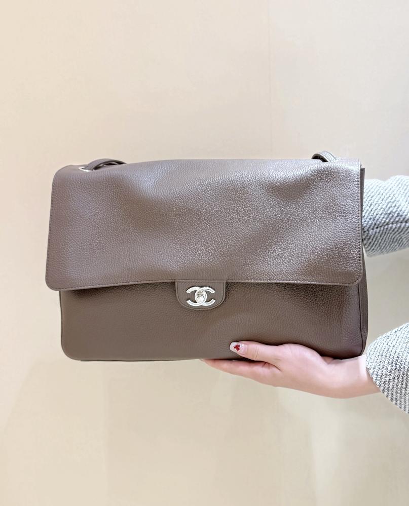 Chanel Maxi Flapbag 38CM