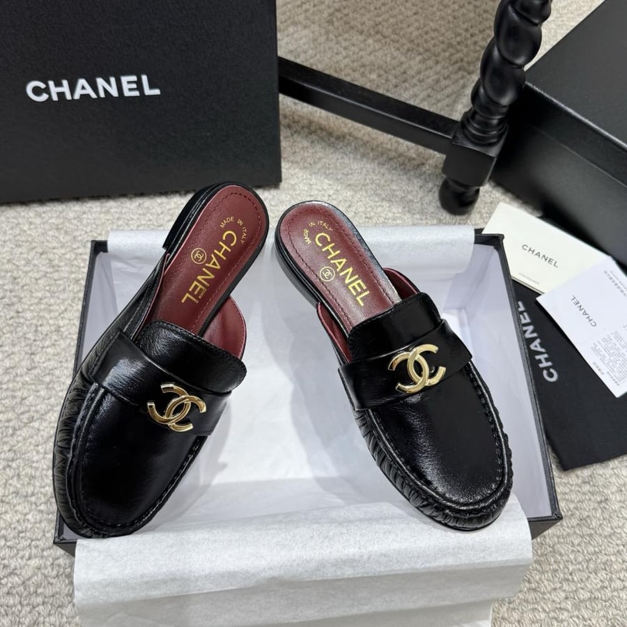 CHANEL Mules