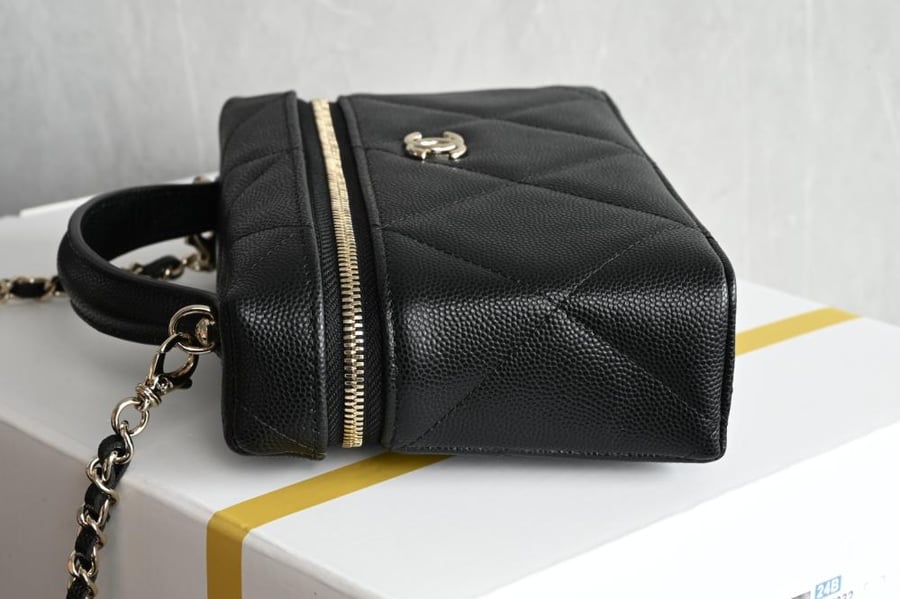 Classic Vanity with Chain