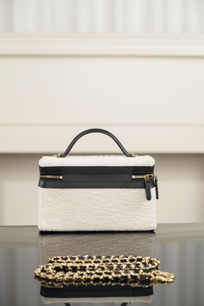 CHANEL Vanity with Chain
