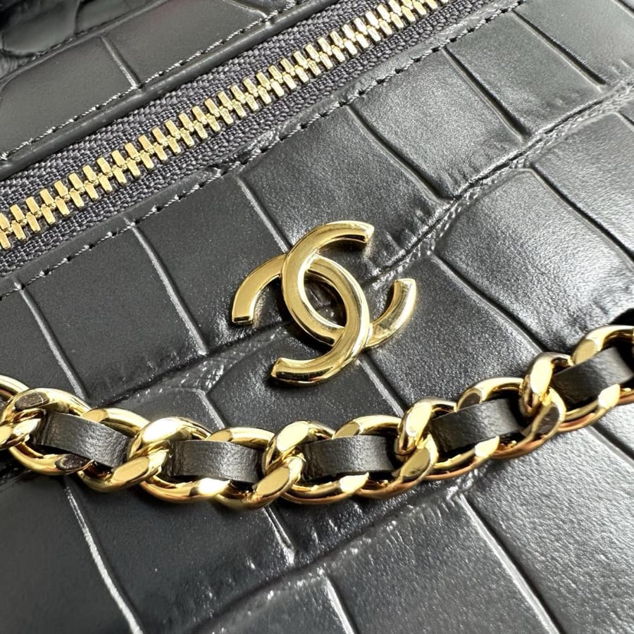 CHANEL Vanity with Chain