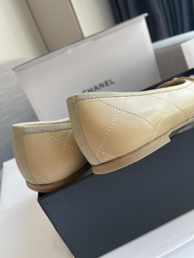CHANEL Ballet flats Lambskin