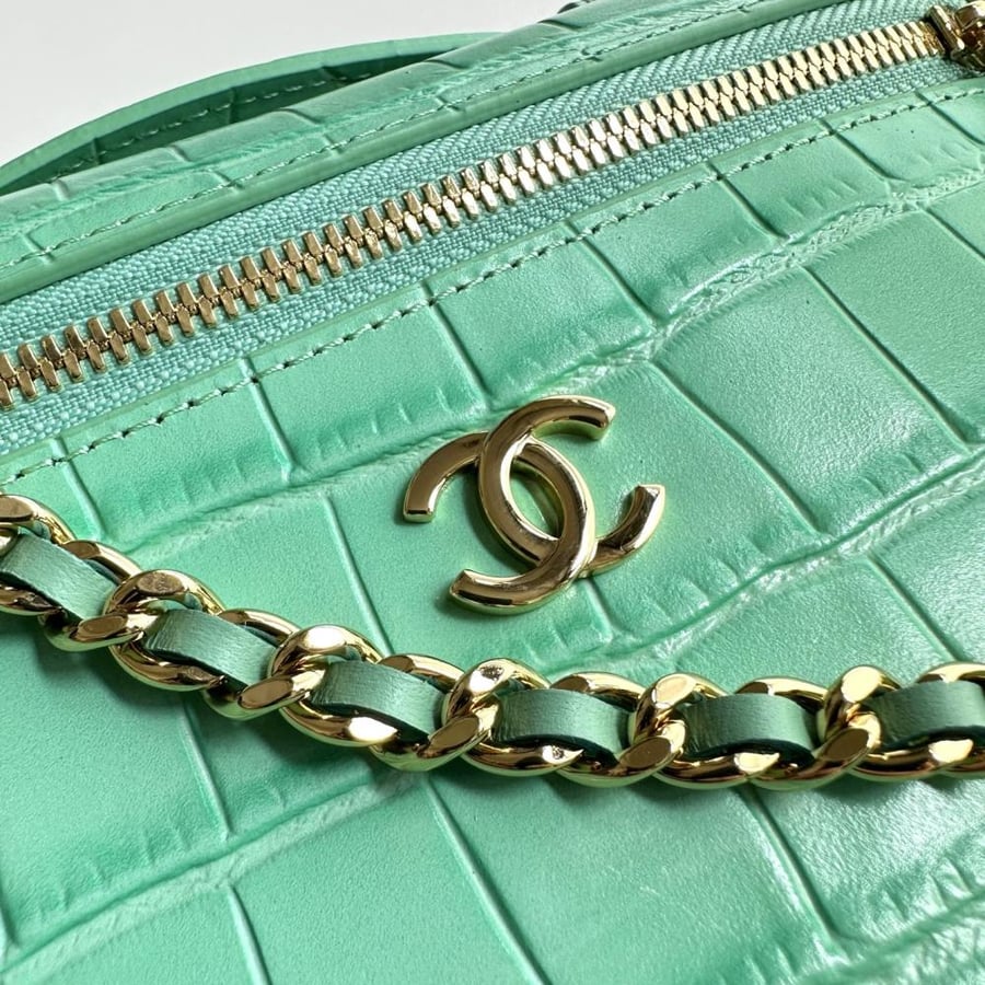 CHANEL Vanity with Chain