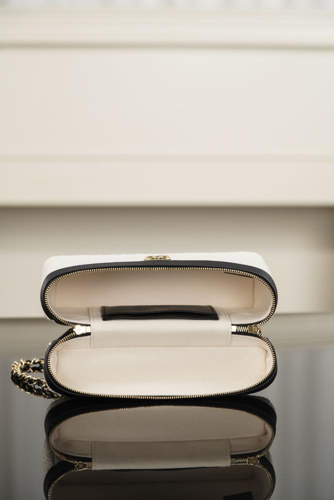 CHANEL Vanity with Chain
