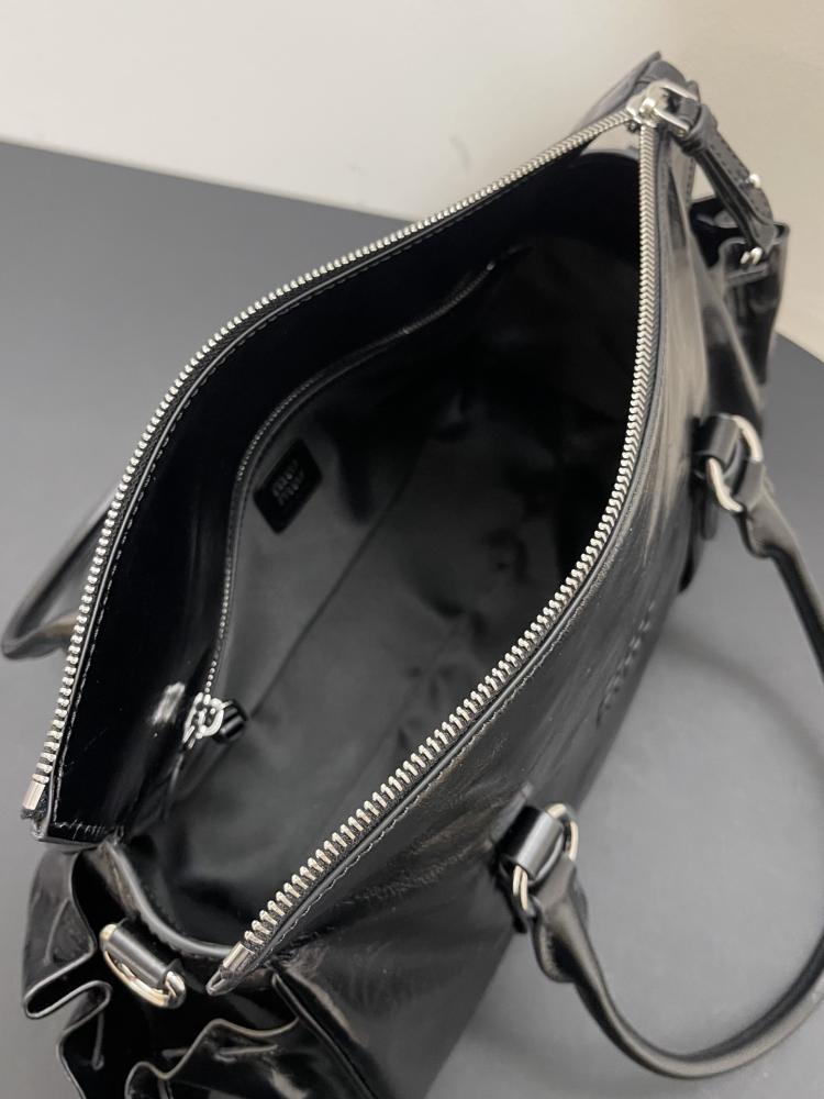 Miu Miu Logo-Detailed Zipped Tote Bag
