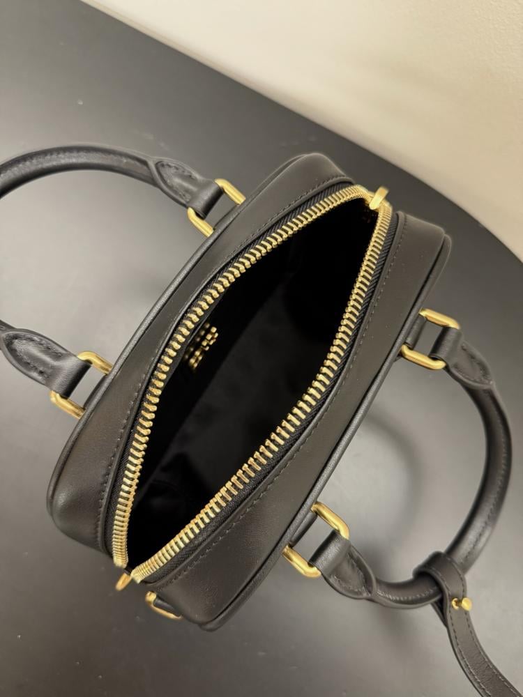 شنطة MIU MIU
