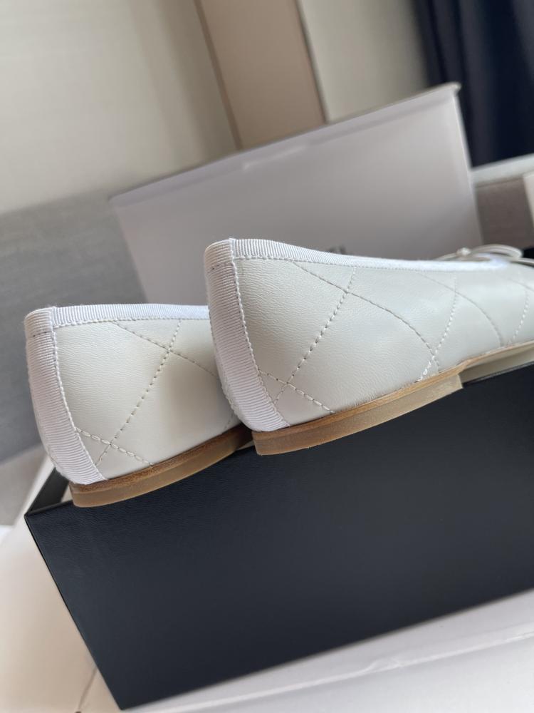 CHANEL Ballet flats Lambskin