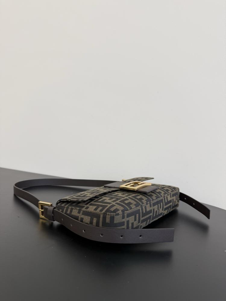 FENDI Baguette Bag