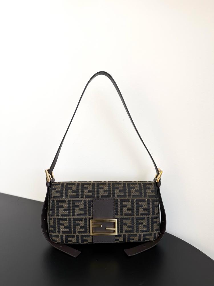 FENDI Baguette Bag