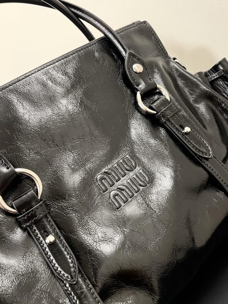 Miu Miu Logo-Detailed Zipped Tote Bag