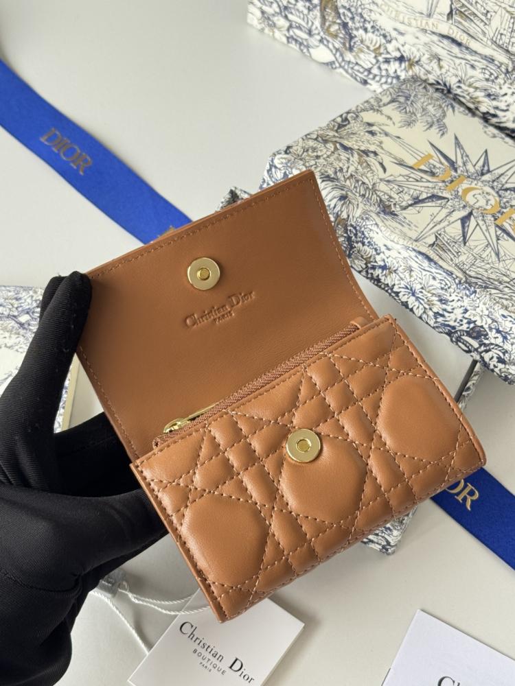 Dior wallet