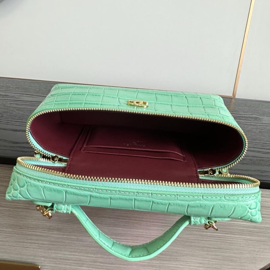 CHANEL Vanity with Chain