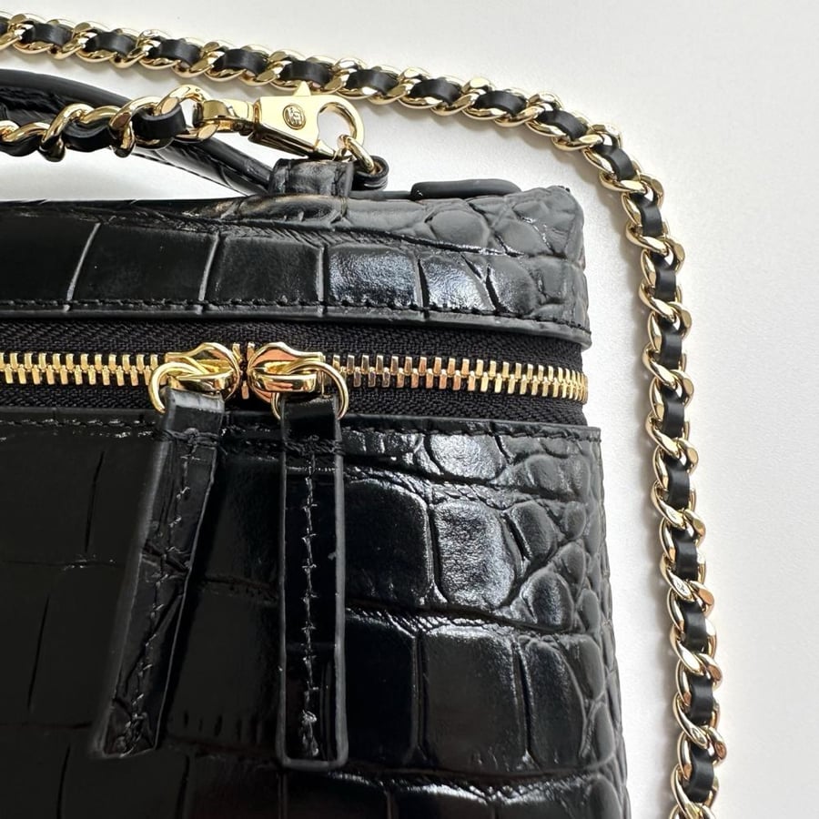 CHANEL Vanity with Chain