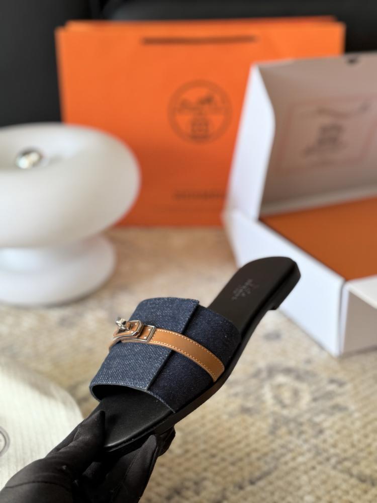 HERMES Giulia Sandal