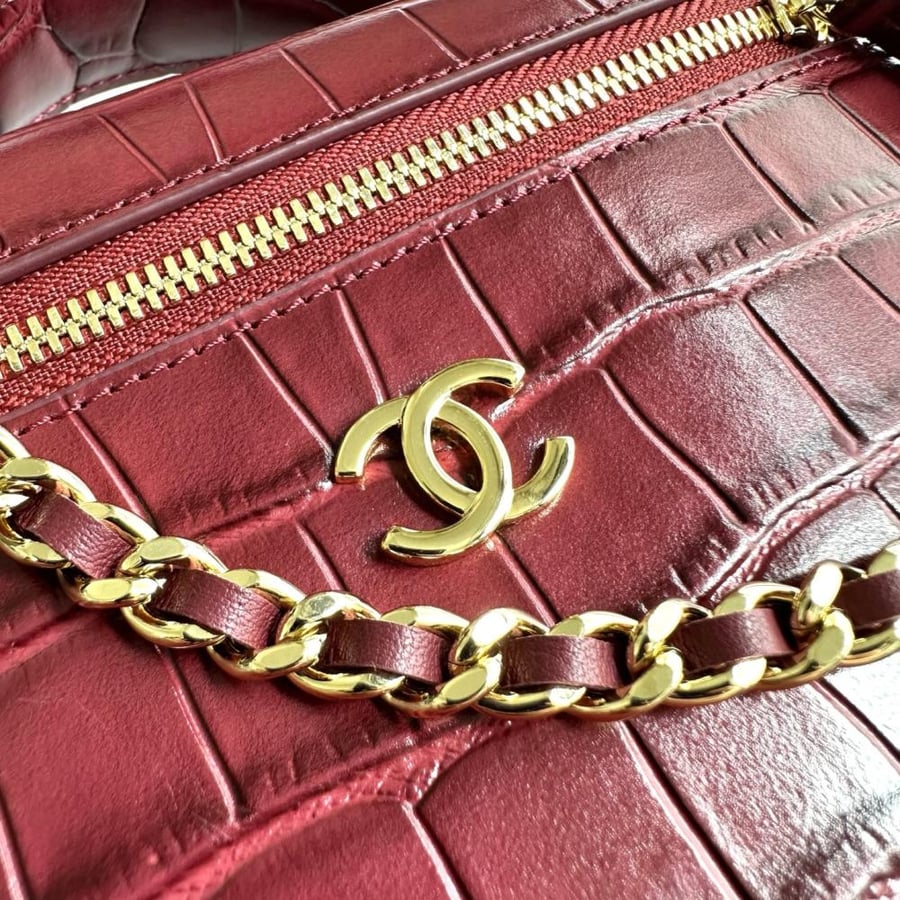 CHANEL Vanity with Chain