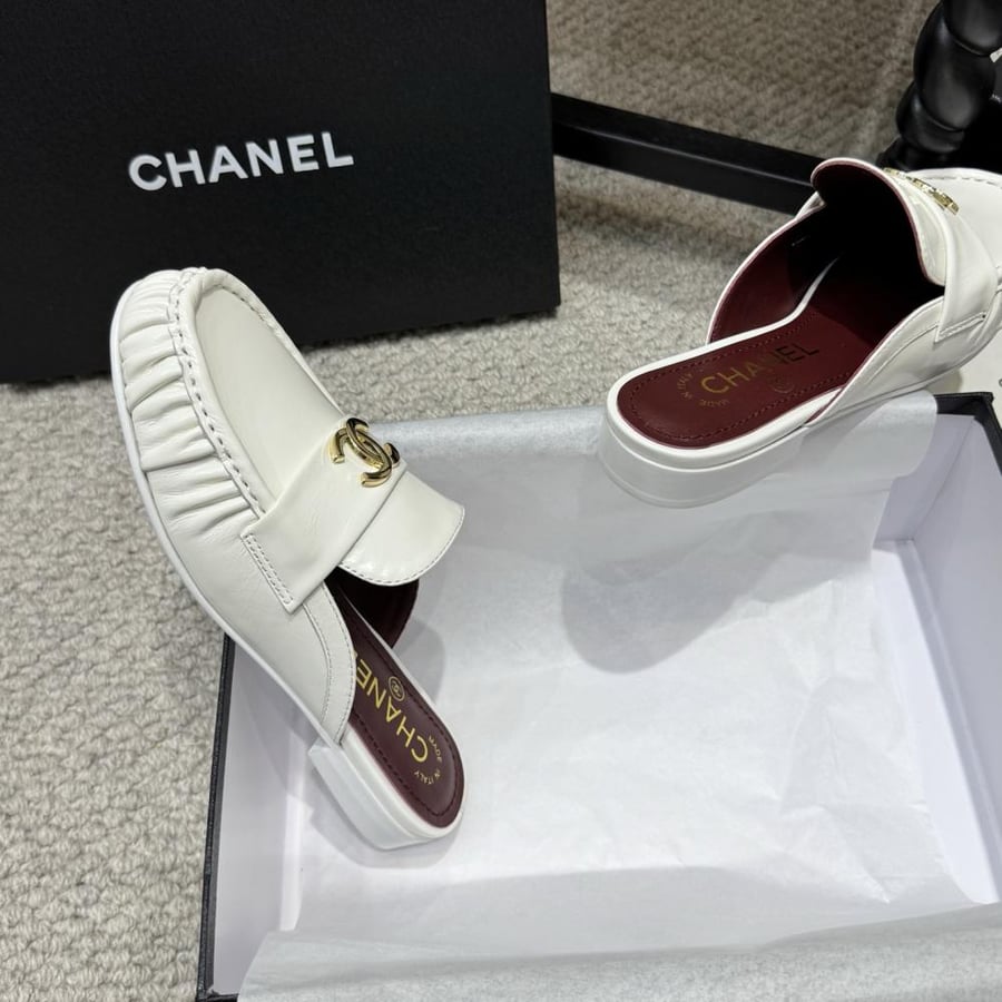 CHANEL Mules