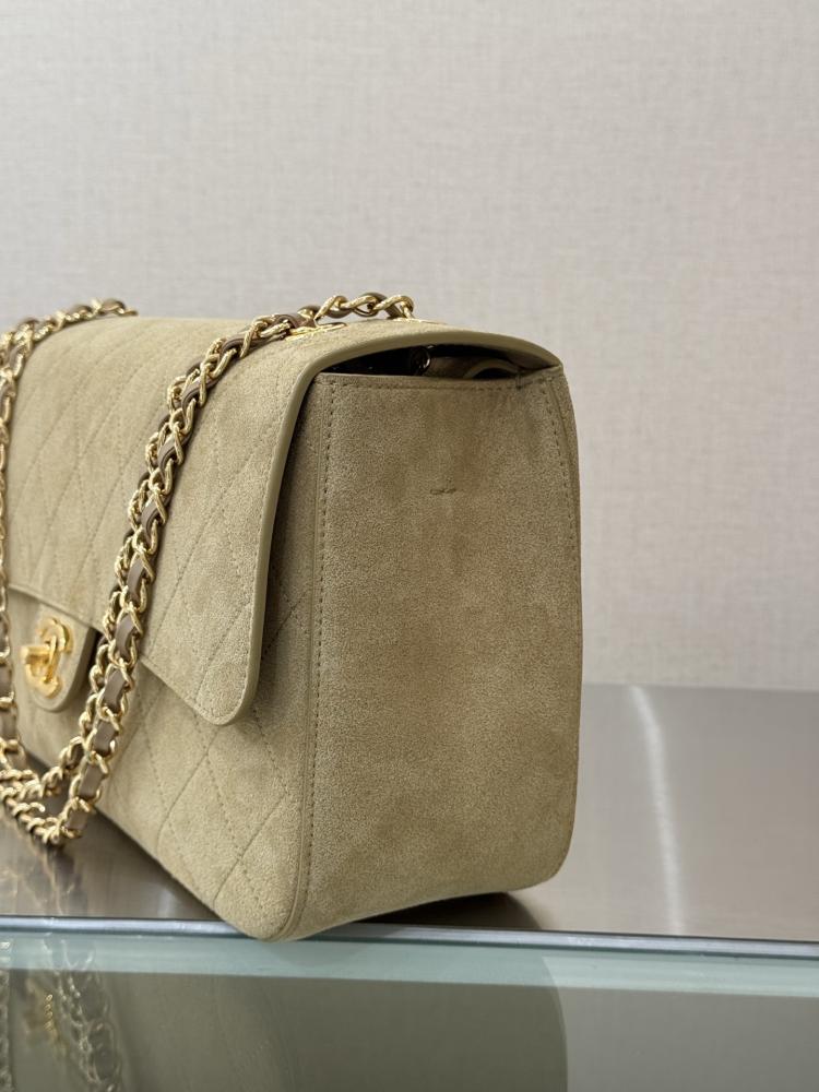 Chanel Maxi Flapbag 32CM
