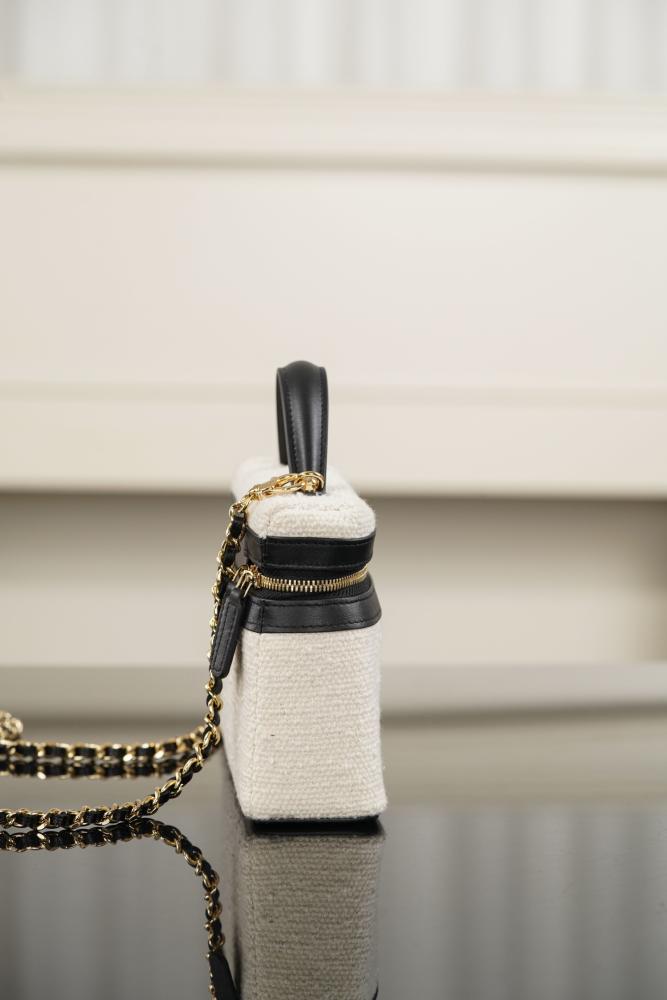 CHANEL Vanity with Chain