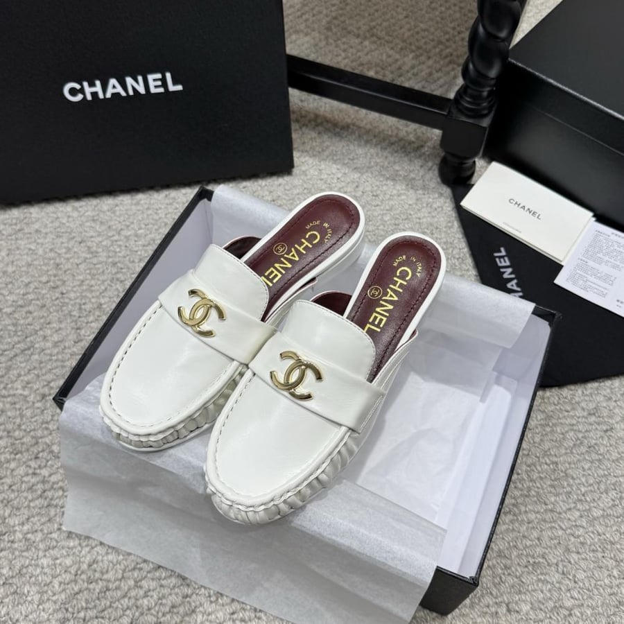 CHANEL Mules