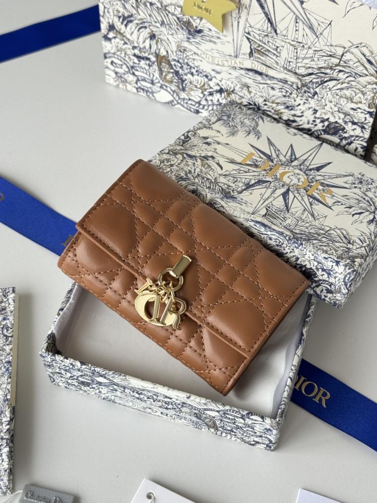 Dior wallet