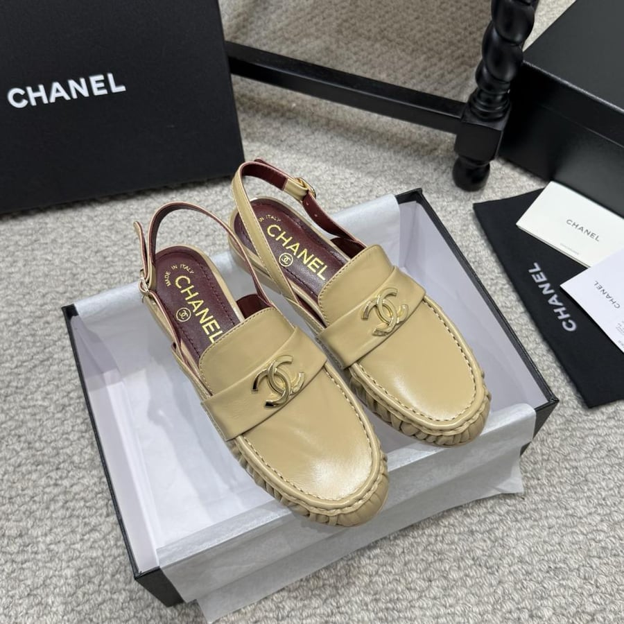 CHANEL Slingbacks